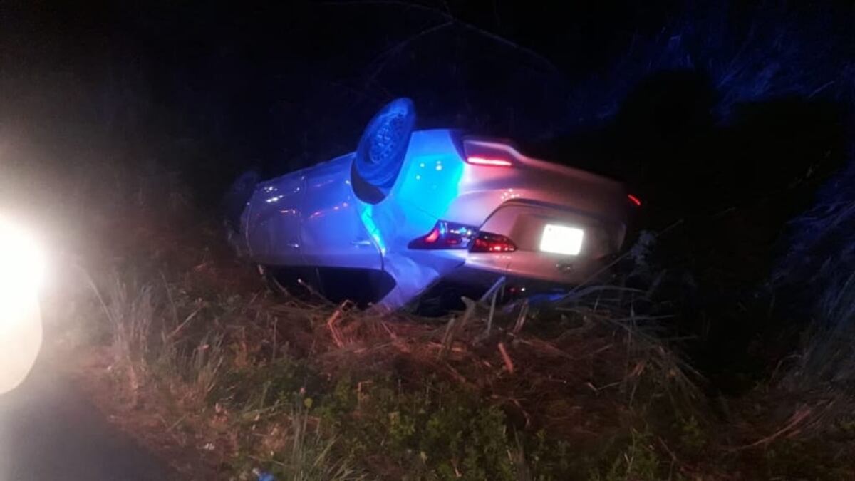 Se sale de la vía. Muere en aparatoso vuelco