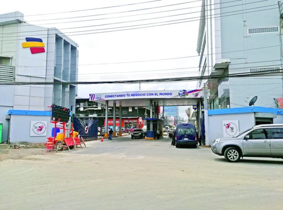 Tenga cuidado. Quioscos insalubres en Zona Libre