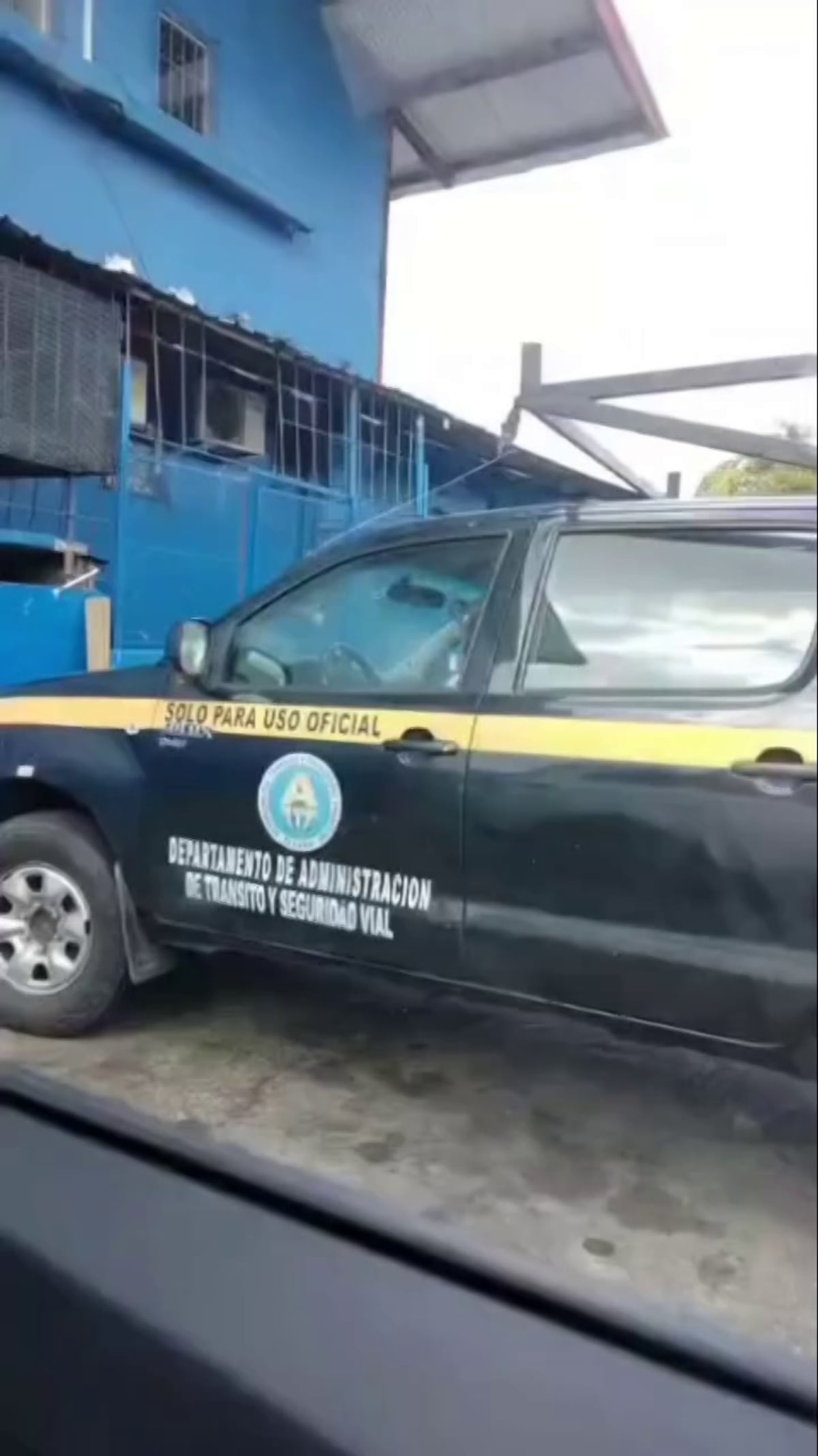 Se pasó de pintas: funcionario de la ATTT es despedido tras ser captado con presunta cerveza