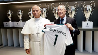 Florentino Pérez ficha al Papa León XIV con la camiseta merengue