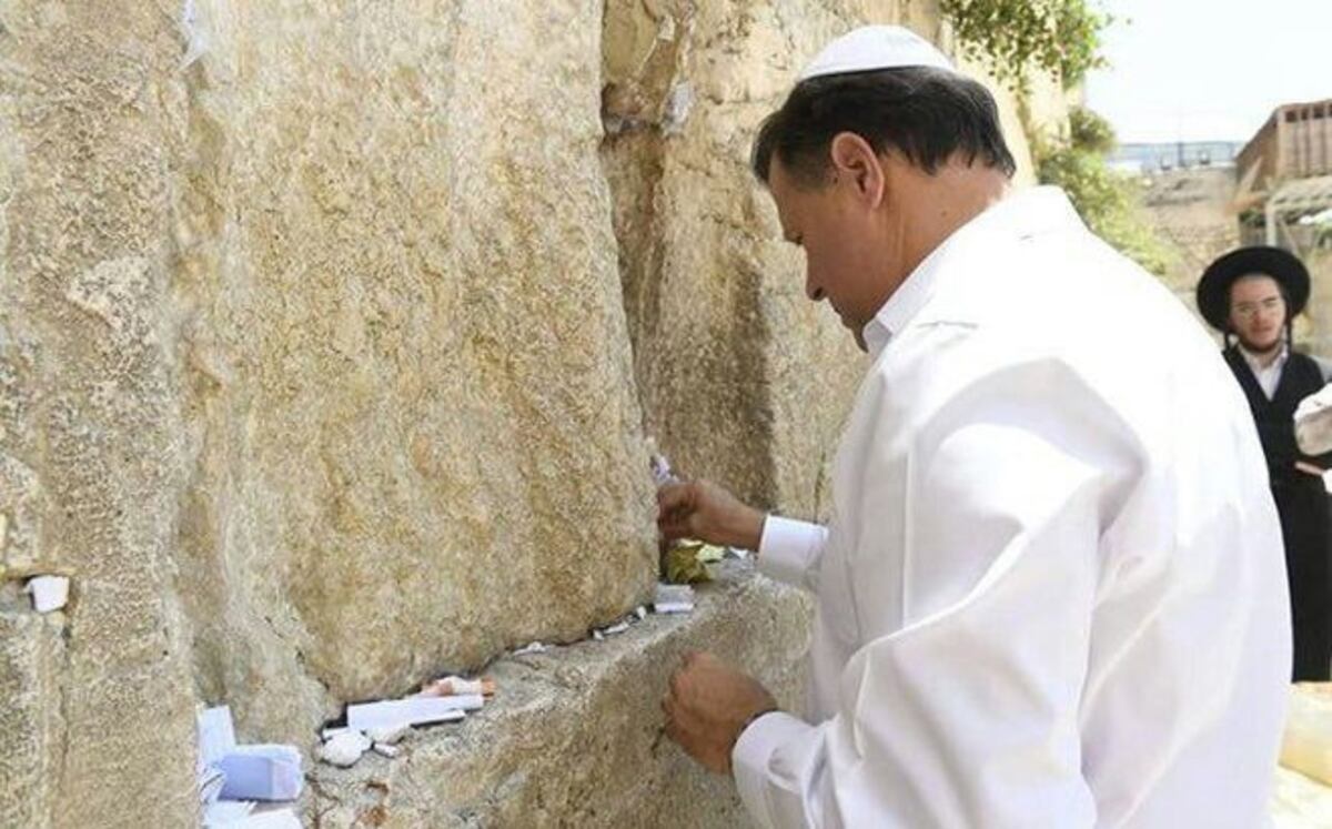 ¡CAUSA REVUELO! Varela en el Muro de los Lamentos. ¿Qué habrá pedido?