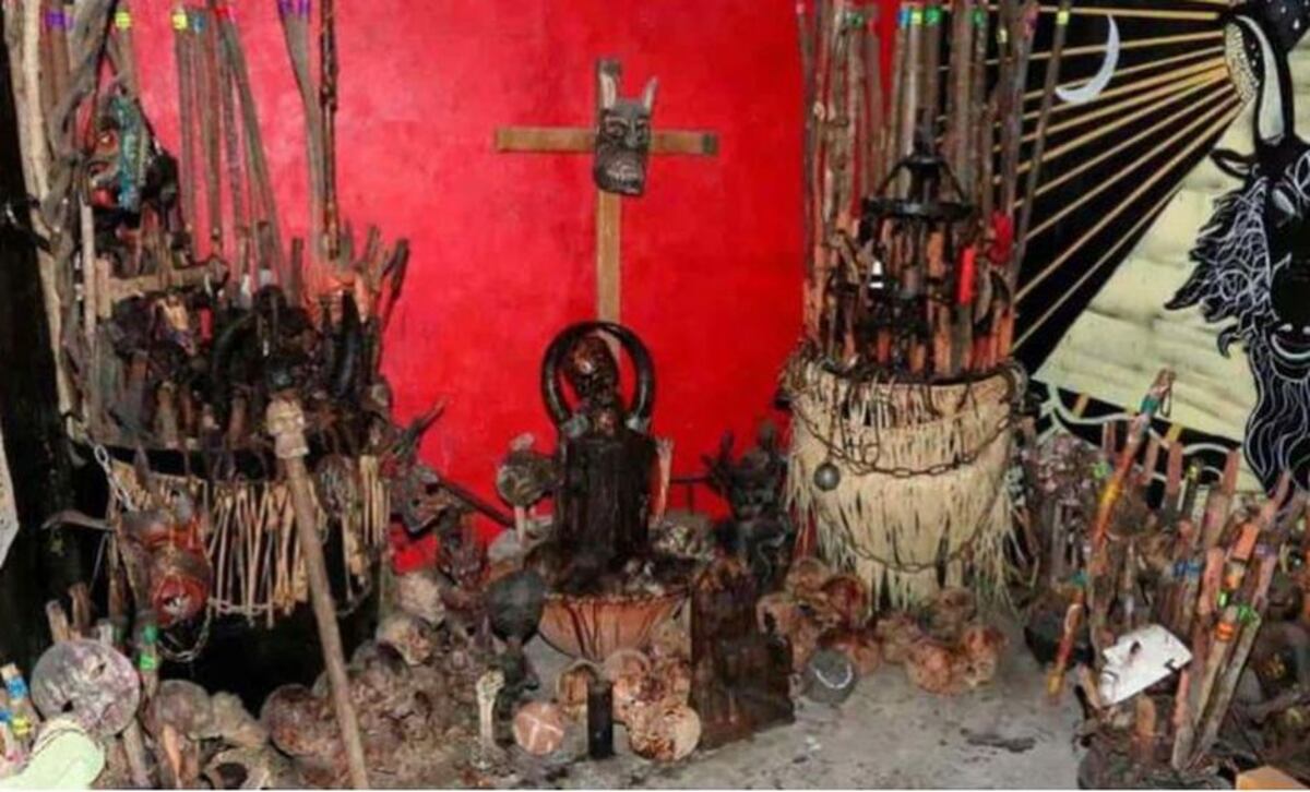 Hallan 42 cráneos humanos en un altar hecho por narcotraficantes
