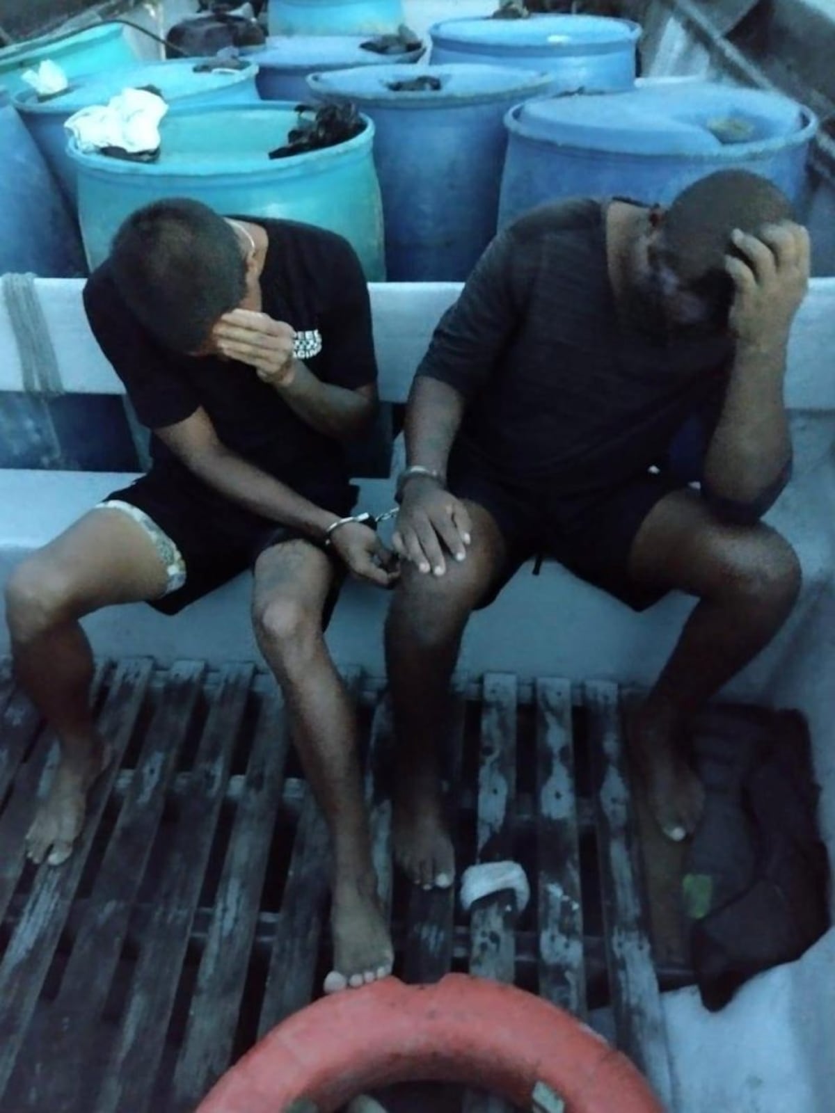 Interceptan lancha con 16 Sacos de droga en la Costa de Garachiné