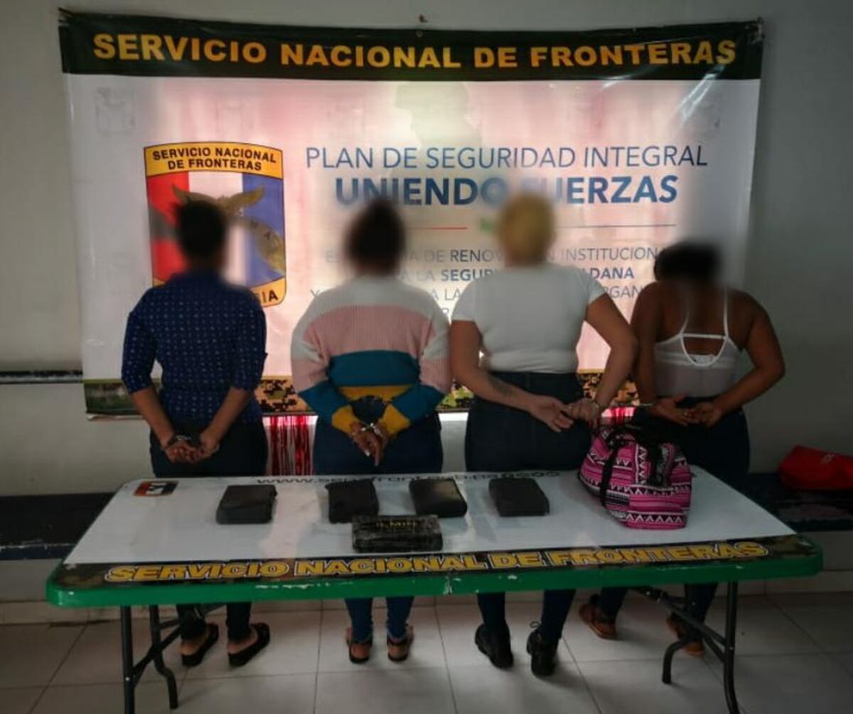 Detienen a cuatro mujeres que viajaban en un auto con droga