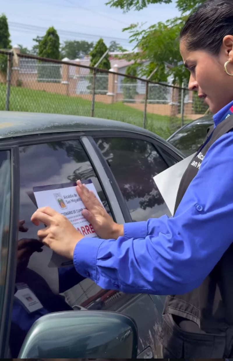 ¡Atención! Autos chatarra siguen saliendo de San Miguelito