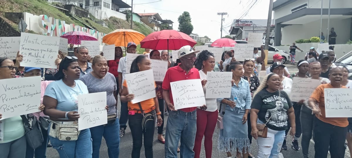 Exfuncionarios cierran calle en San Miguelito; exigen su plata