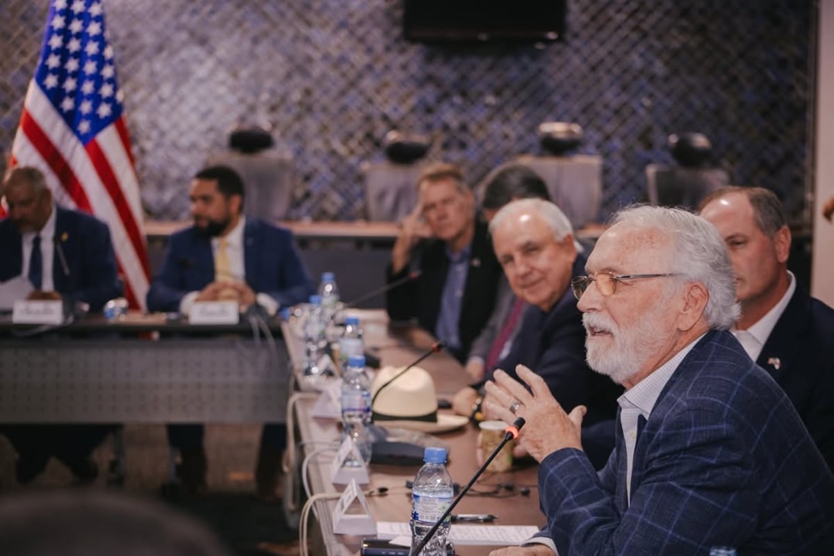 Congresistas de EE. UU. llegan a la Asamblea y abordan ingreso sin visa en reunión a puerta cerrada