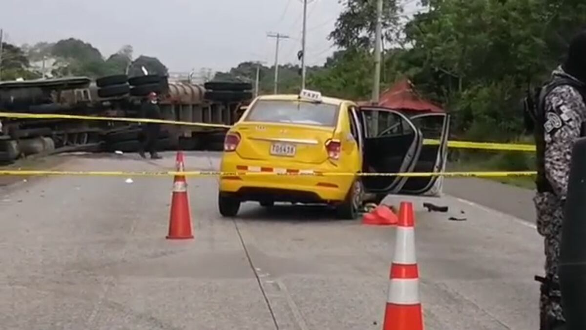 Taxi se estrella contra una ‘mula’ en Palo Alto. Andaba huyendo de la Policía. Hay 5 heridos. Video