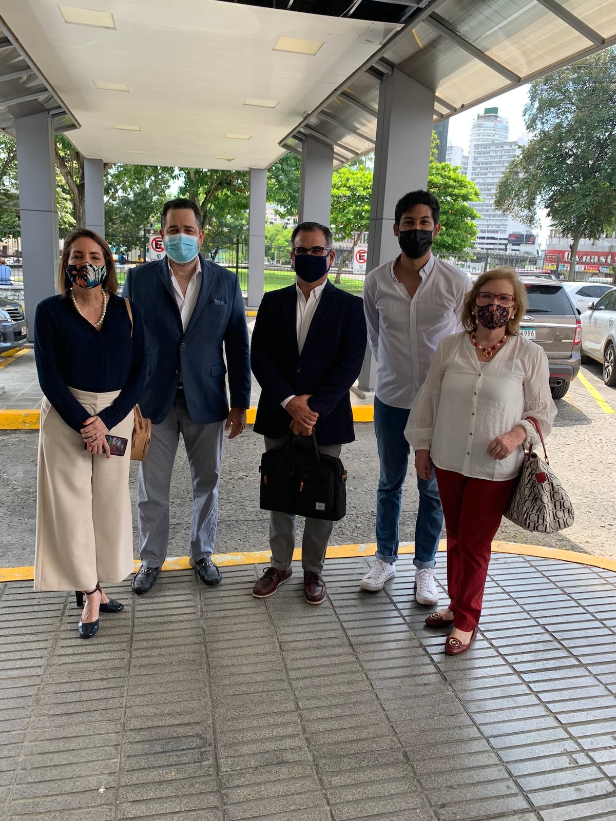 Buscan eliminar las licencias con sueldo a alcaldes y representantes