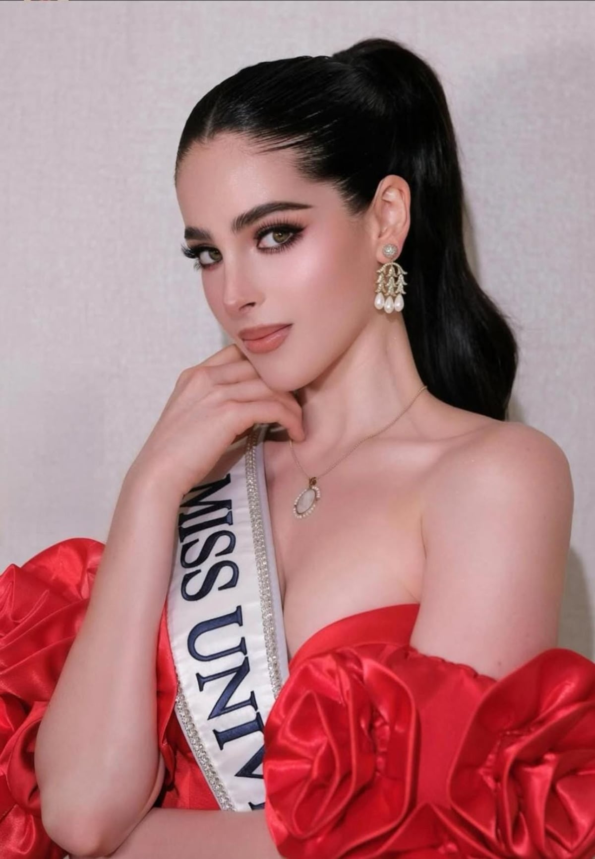 ¡Escándalo de belleza! Director de Miss Universe Tailandia le dice ‘tonta’ a Miss México; luego pide disculpas