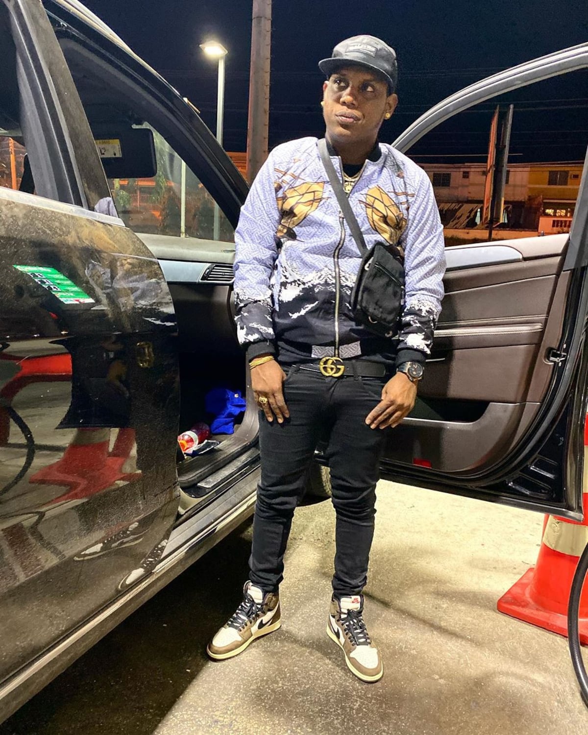 Inverosímil, le meten puñete a Yemil. ‘Lo chancletearon’, exclamó un espectador