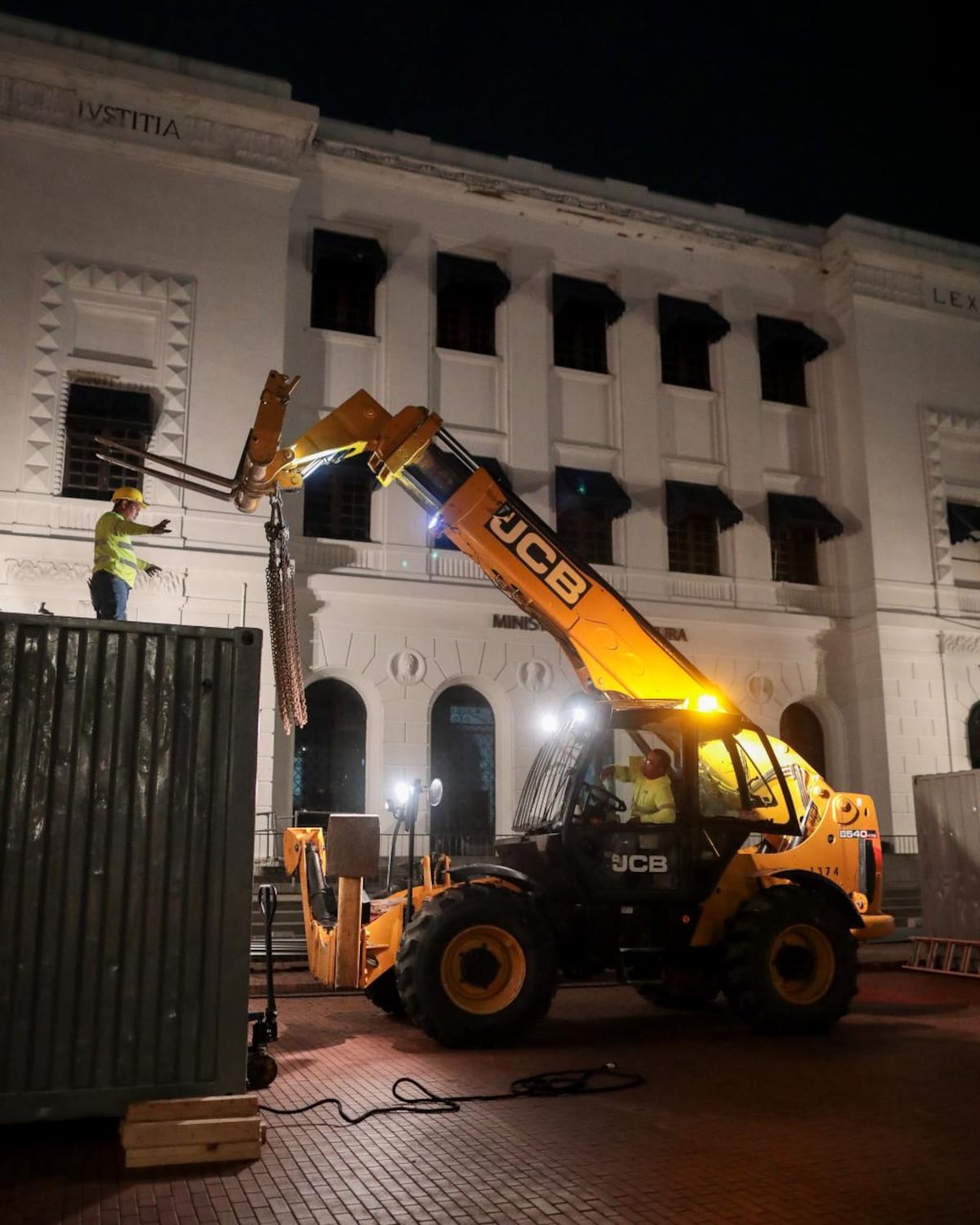 Patrimonio histórico entra en restauración: arrancan obras en Plaza de Francia y su muralla colonial