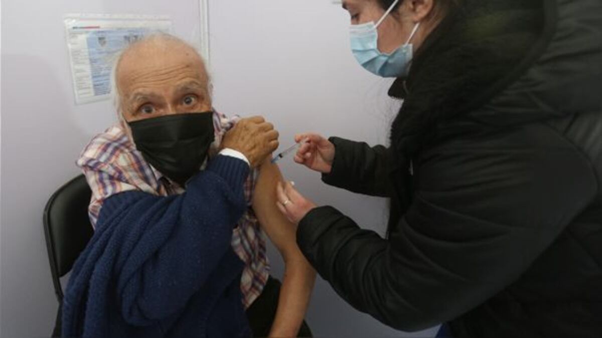 Chile se convierte en el segundo país del mundo en aplicar la cuarta dosis