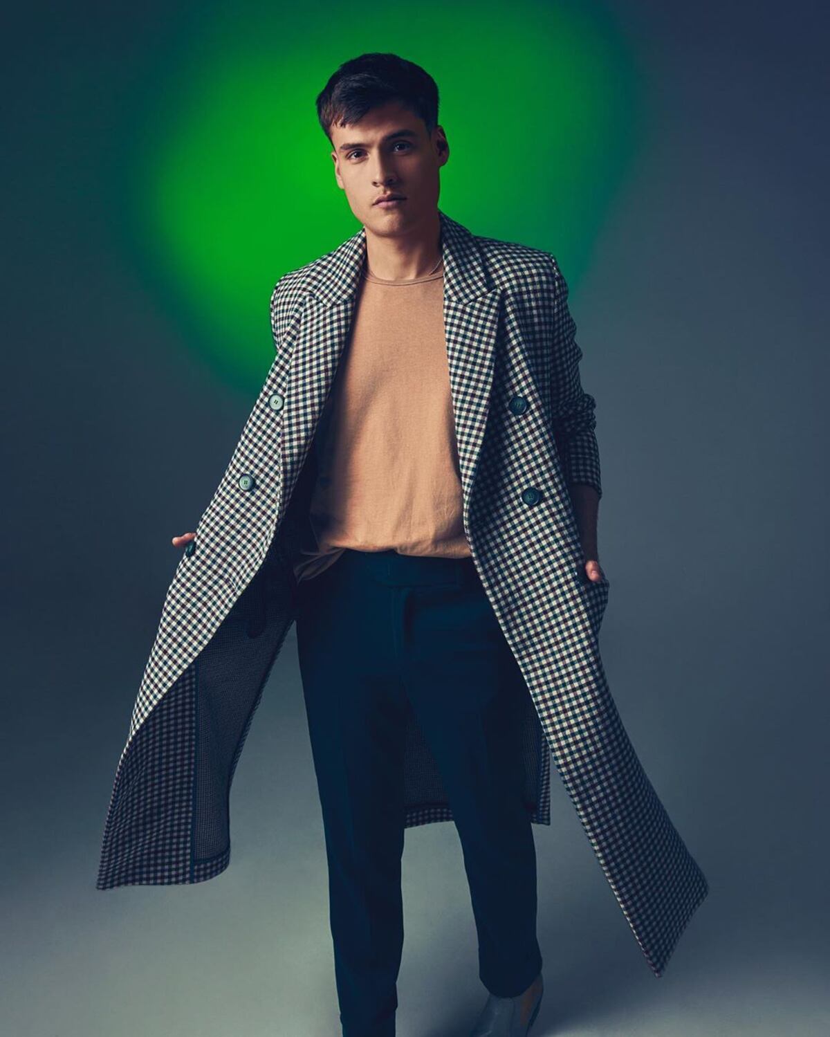 Martinez, el cantante colombiano que te enamorará con el color de su voz y de su presencia +Video