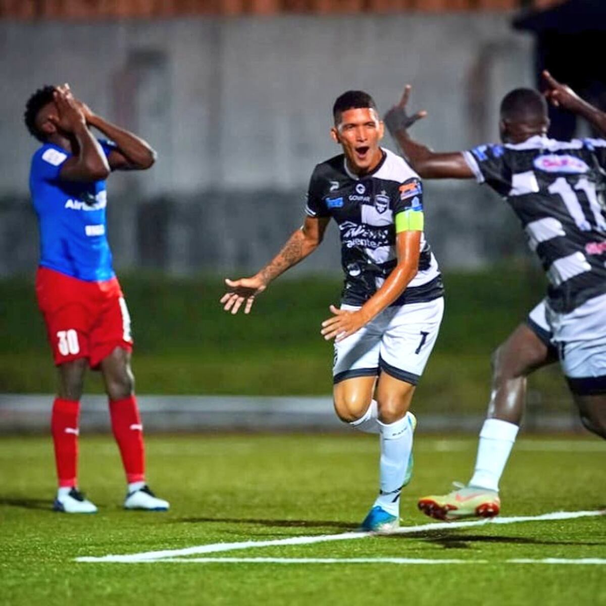 Explosiva está la lucha por clasificar a la segunda ronda del Torneo Apertura 2021 LPF. Video