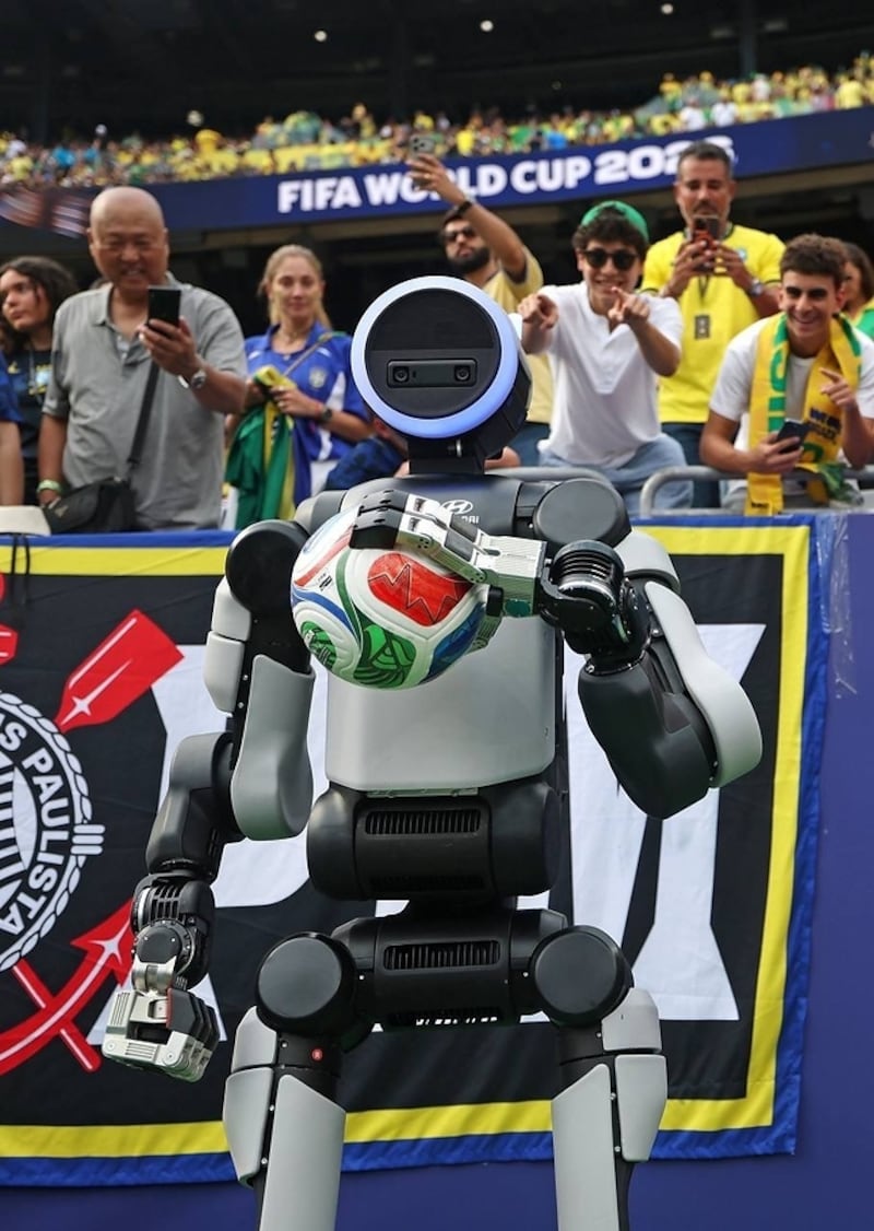 Robo Ronaldo hace trucos dignos de un crack