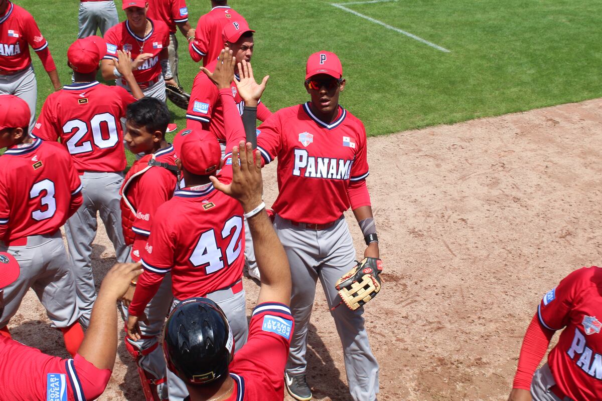 Panamá luce pobre a la ofensiva y cae en su debut mundialista