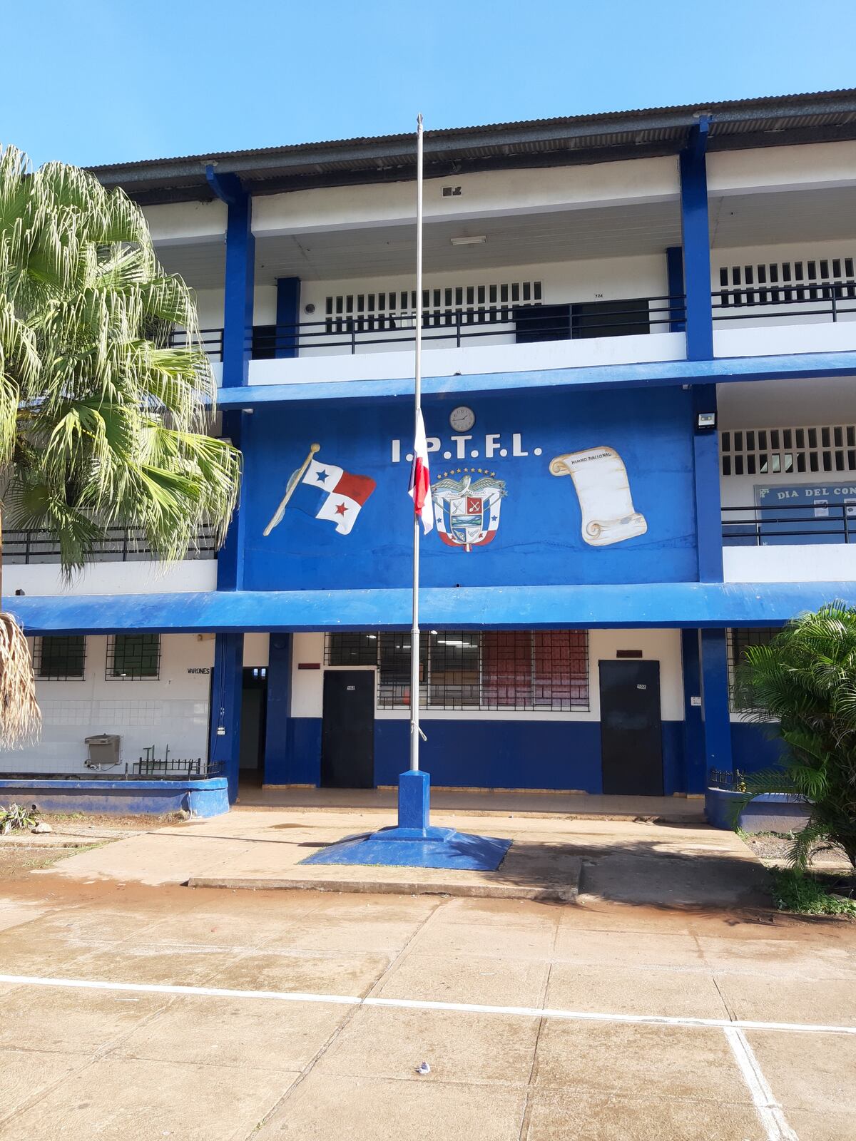 Imputan cargos por femicidio y robo agravado. Dio la alerta al ver en la galería las fotos de Lorena, la joven muerta