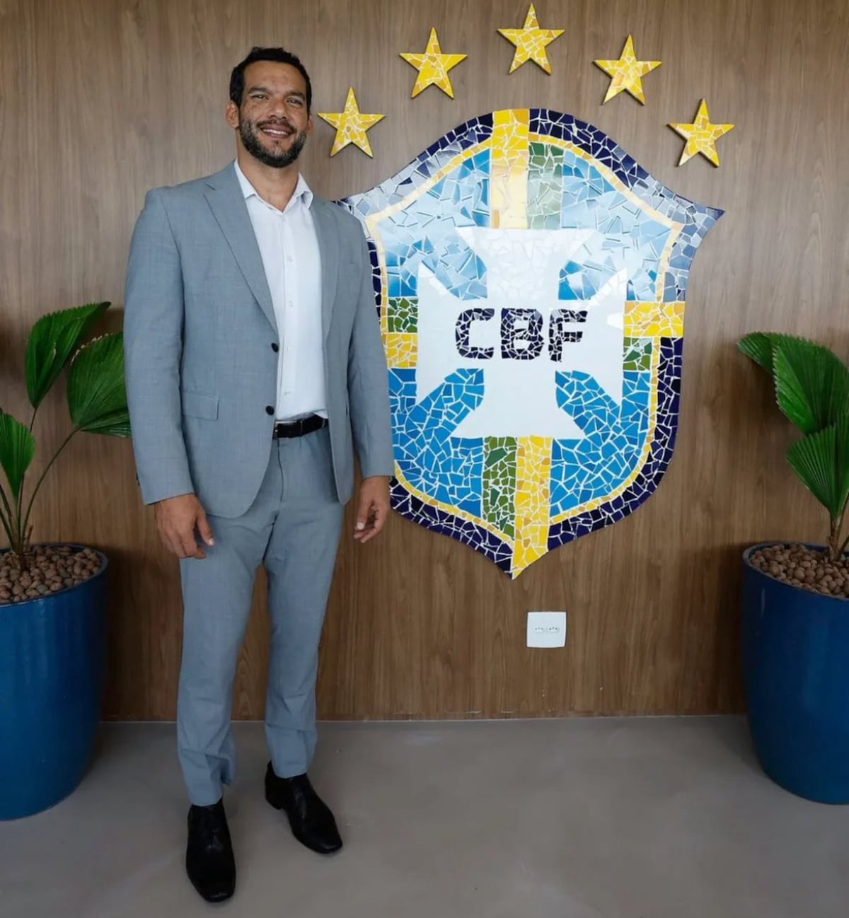 ¡Bombazo en el fútbol brasileño! Allanan la CBF y salpican al presidente Samir Xaud