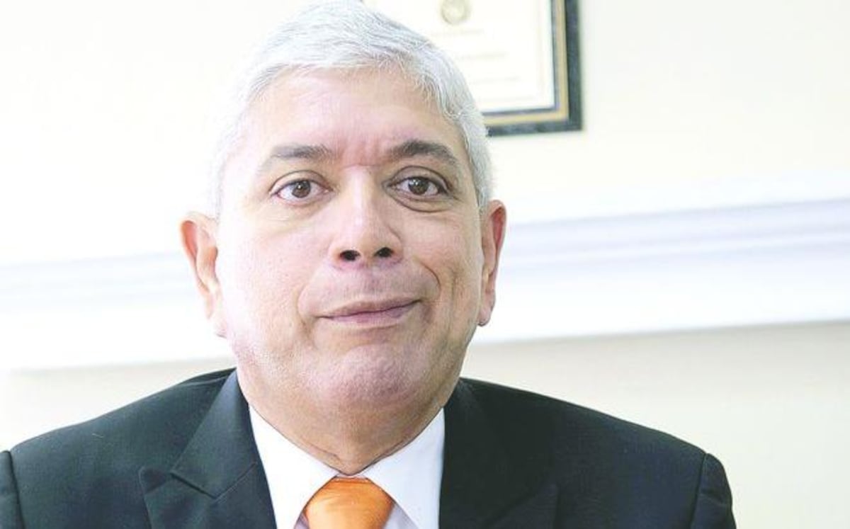 Asesor de la Asamblea y exdiputado Marcos González renuncia y encara a Yanibel