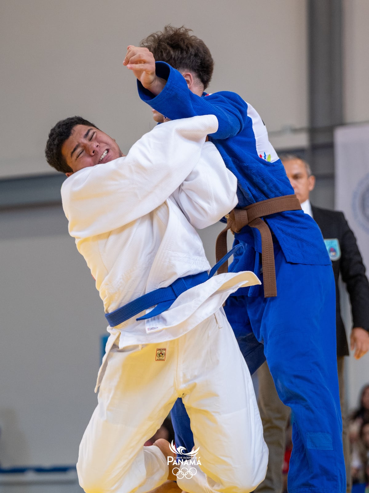 Adrián Holguín mete a Panamá en el podio con bronce