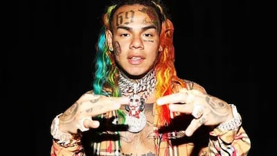 Tekashi 6ix9ine sale de prisión y presume regalo firmado por Nicolás Maduro