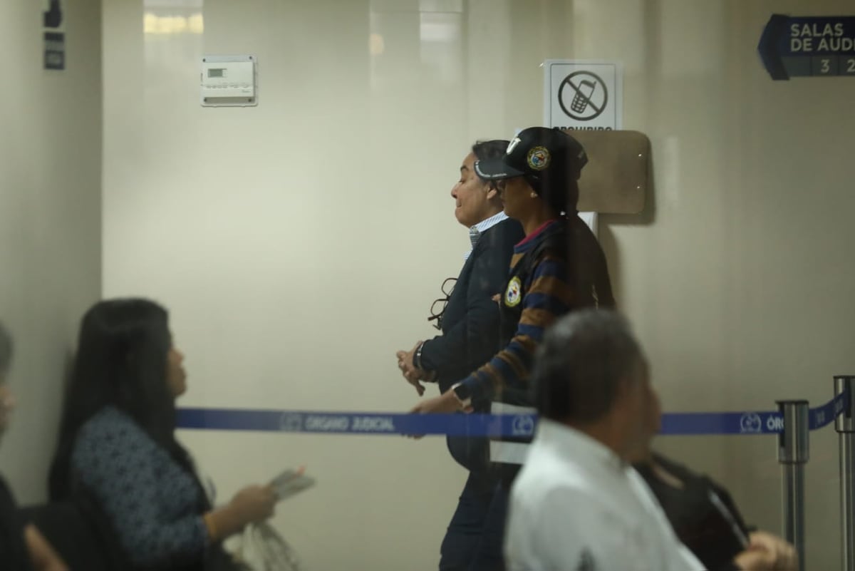Exsubdirectora de la DGI queda detenida por caso de presunto enriquecimiento injustificado