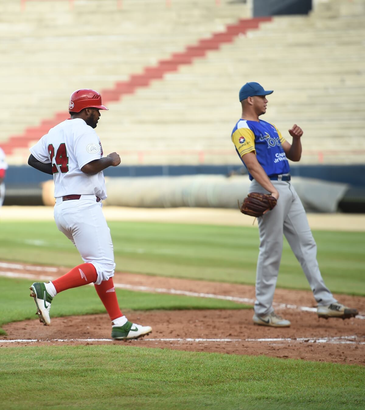 Astronautas y Federales quieren aumentar su ventaja en la tabla de la Liga Probeis