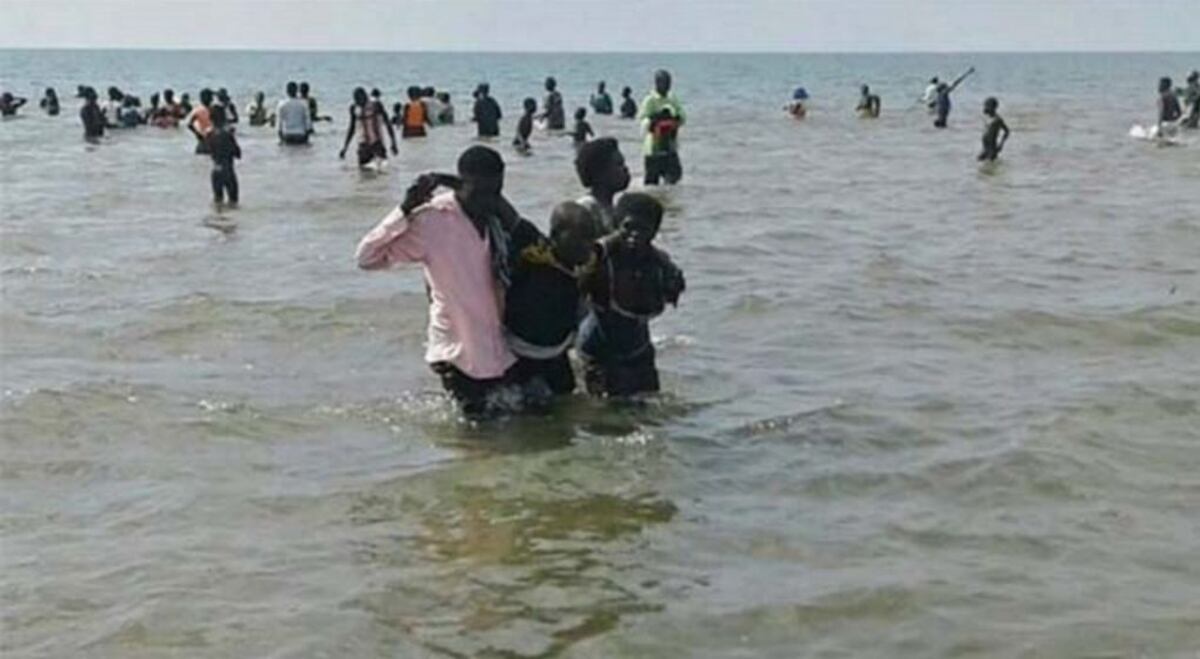 Iban a jugar fútbol, pero su barco se hundió y perdieron la vida