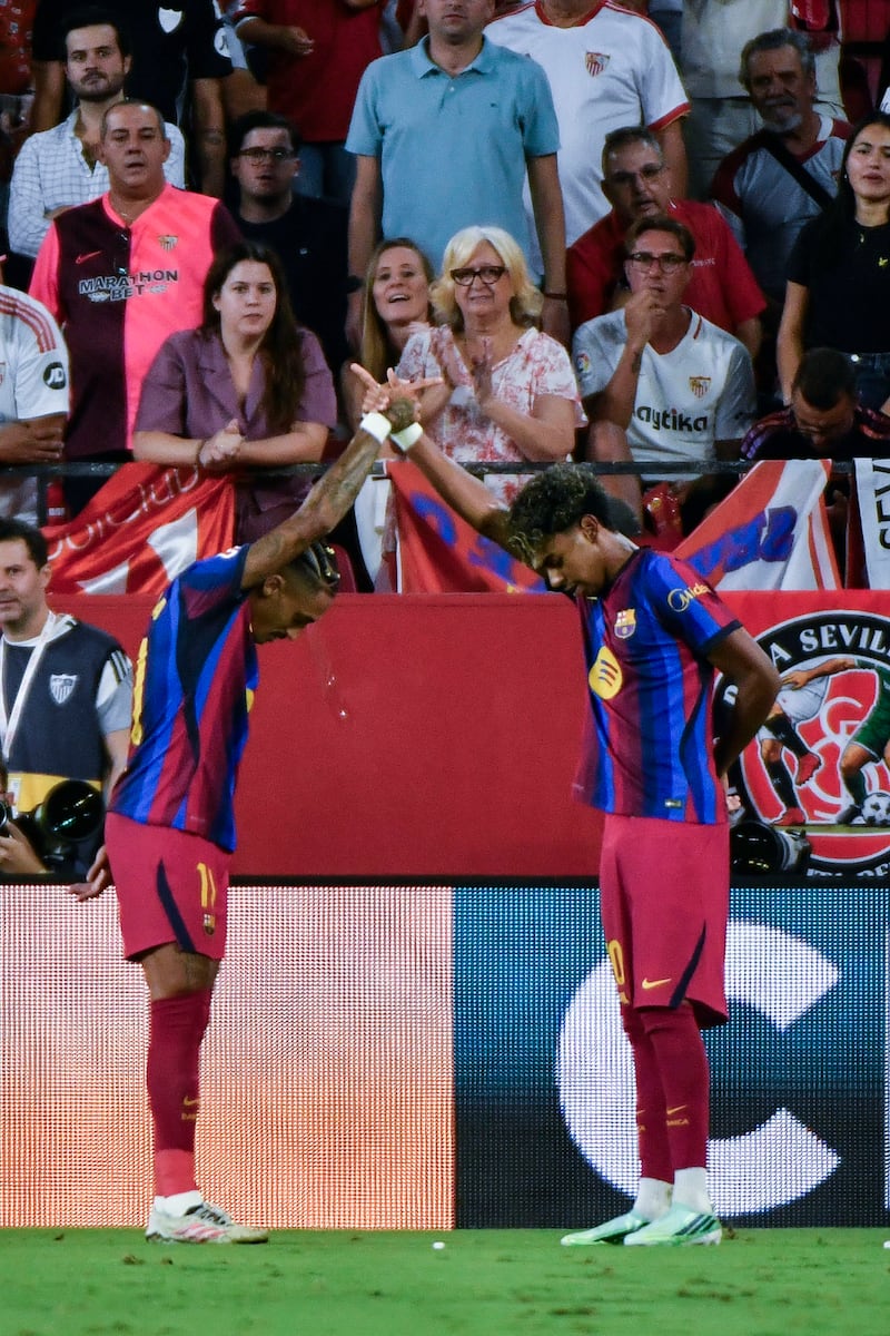 Raphinha está desatado y firma otro hat-trick para tumbar al Sevilla