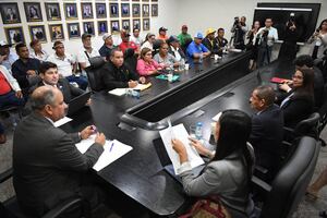 Gobierno mete el acelerador: van a reemplazar maestros en paro y asisten a la Asamblea