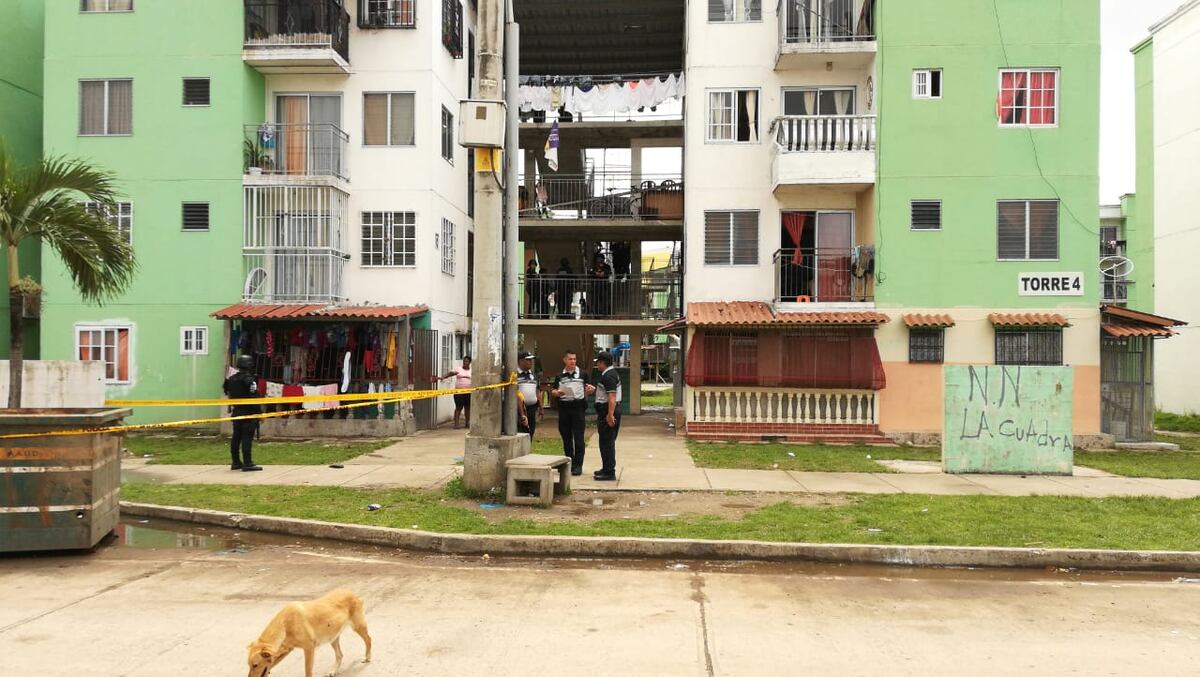 Joven muere al recibir 4 impactos de bala en nuevo proyecto de Curundú y se formó un revulú. Videos