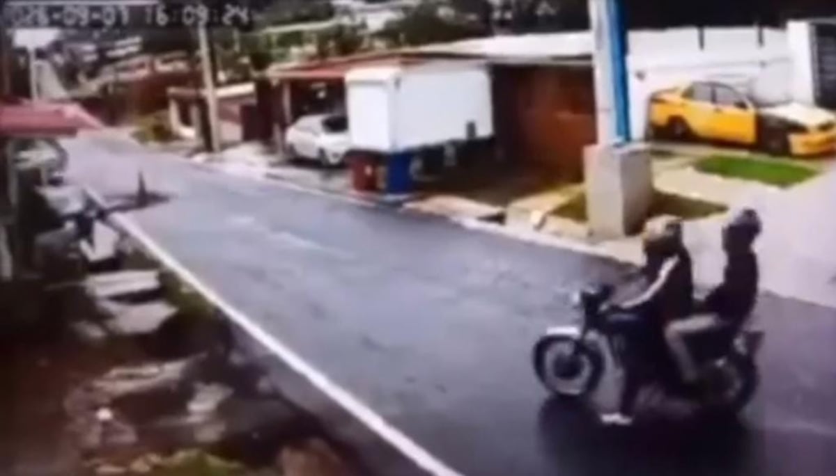 Ataque quedó grabado: hombres en moto disparan contra joven en Villa Cecilia, Pedregal