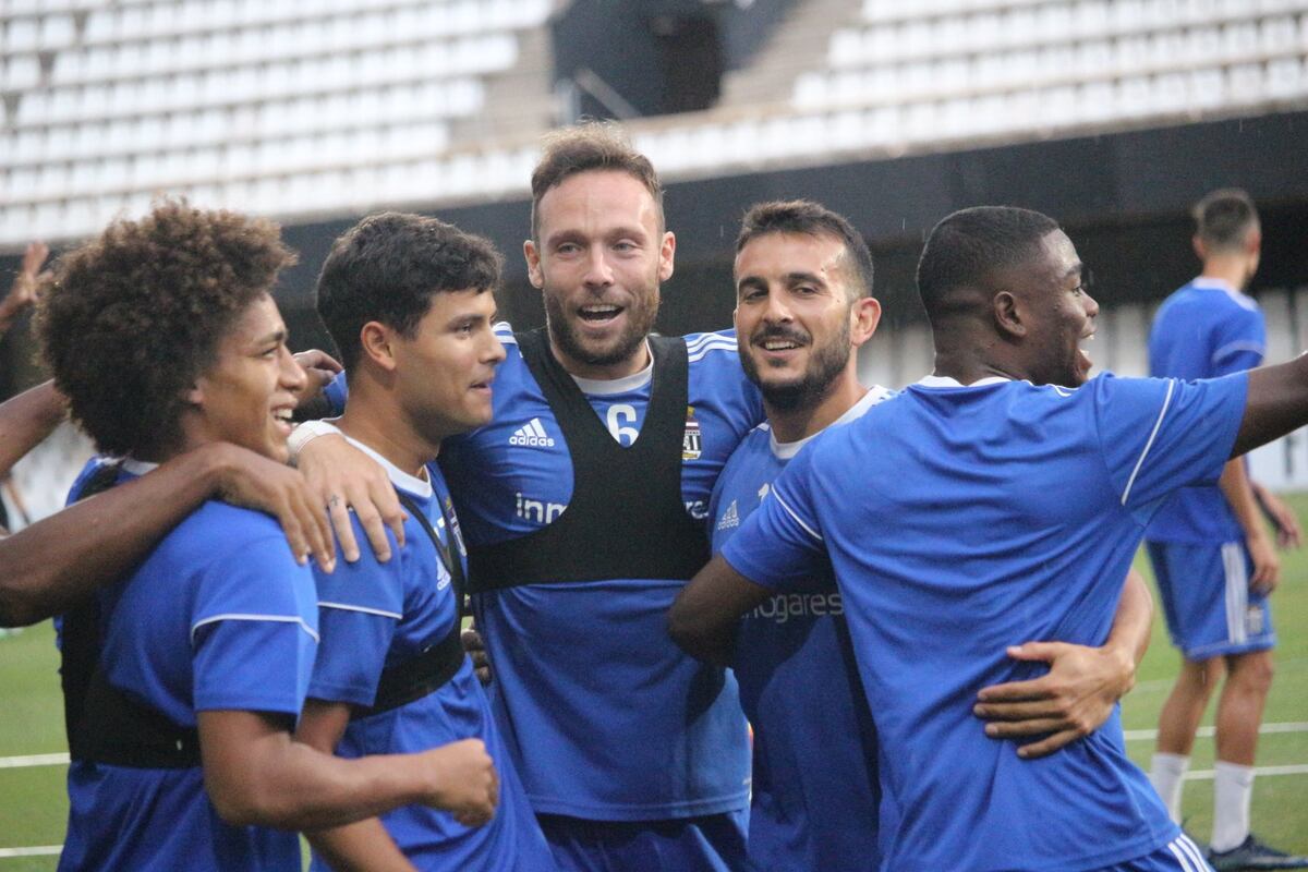 El rival de Carrasquilla ya está en Málaga, sede del choque por el ascenso en España