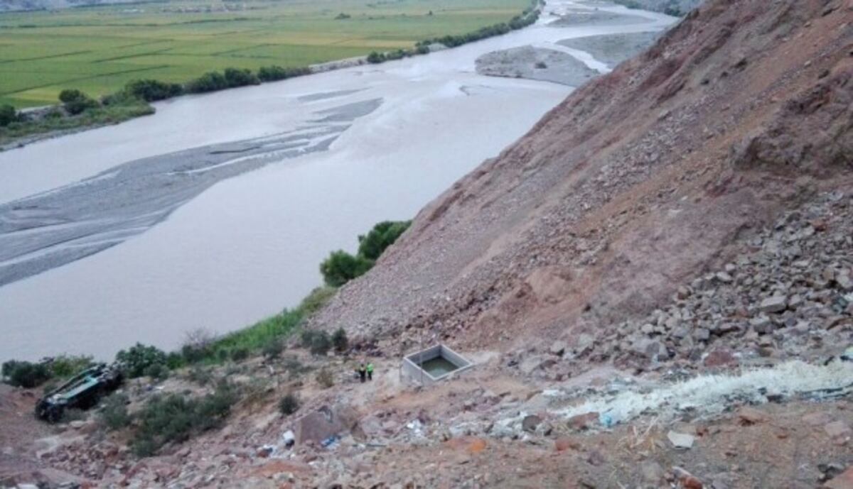  ¡TRAGEDIA! Bus de dos pisos cae por el barranco en Perú y deja 35 muertos