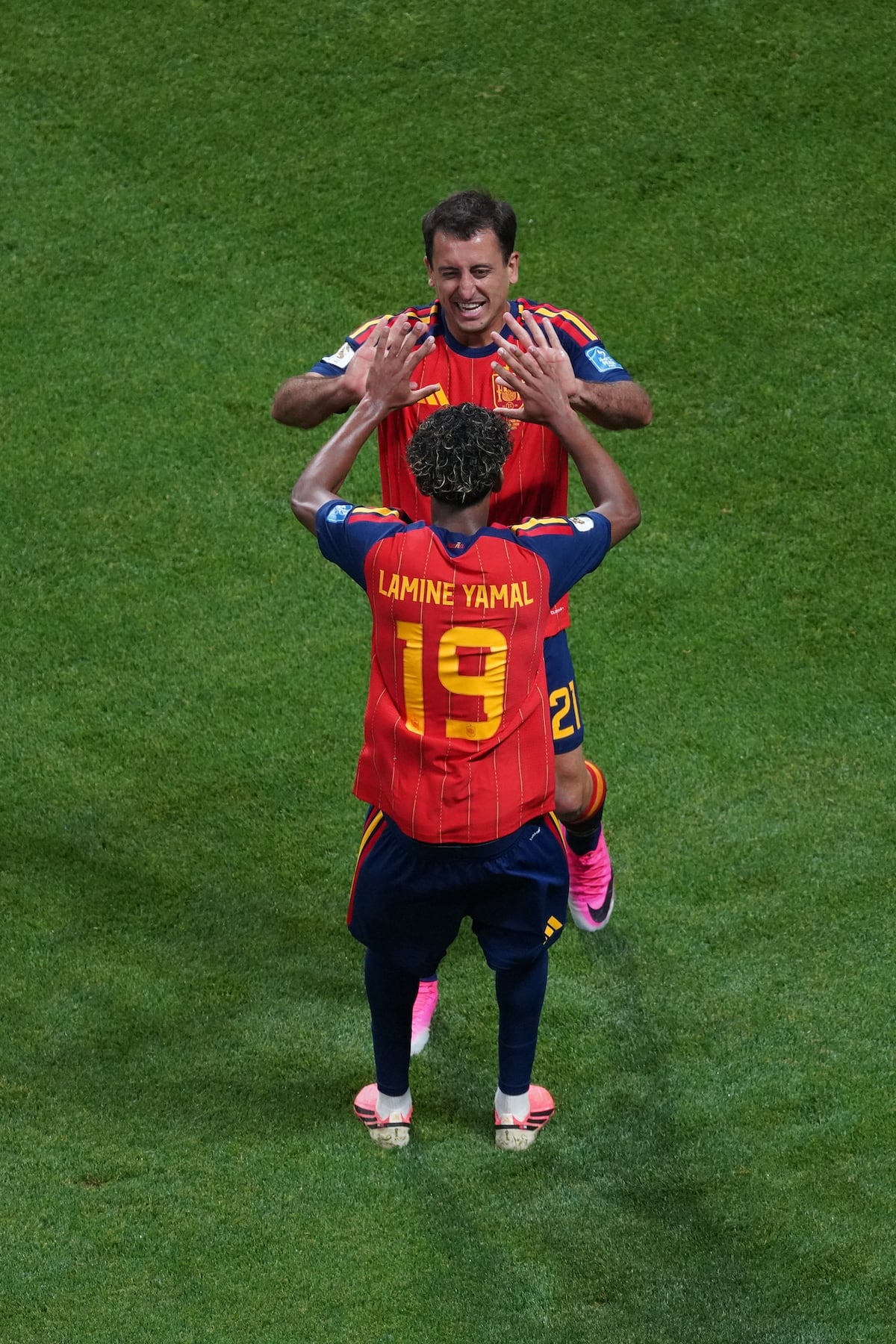 La Roja despertó con goleada y Lamine puso la magia