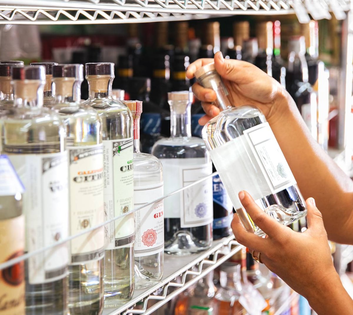 Reajuste de horarios en bares y minisúper de La Chorrera para la venta de licor