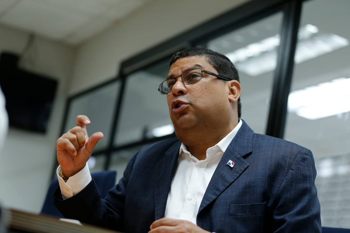 Se disculpa con teatristas. Ministro de Cultura aseguró que sus palabras fueron sacadas de contexto