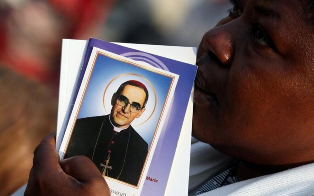 Salvadoreños llegan a Panamá con San Romero de América a esperar a Francisco