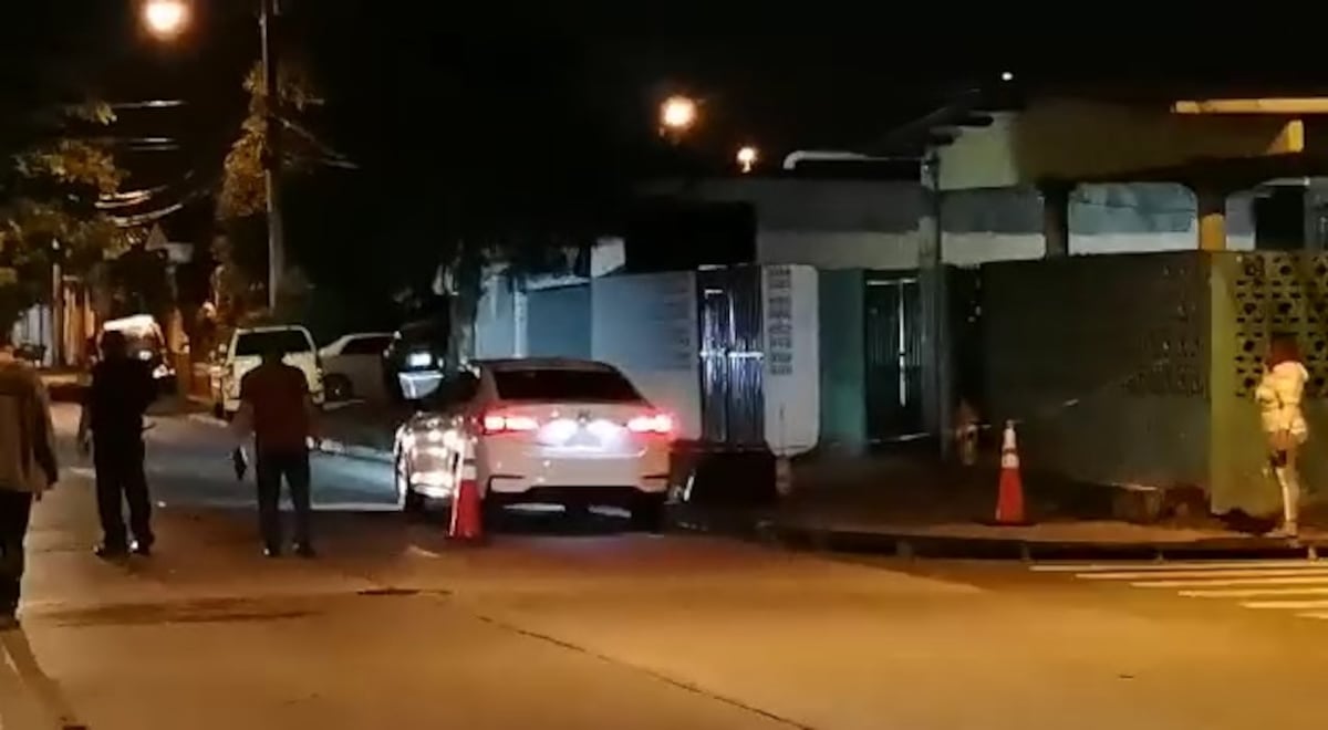 Emboscan y asesinan a hombre en su auto en la barriada  Don Bosco. Video 