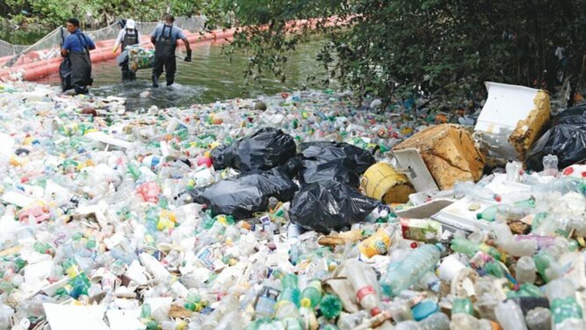 Desarrollan un plástico que se descompone en el agua del mar