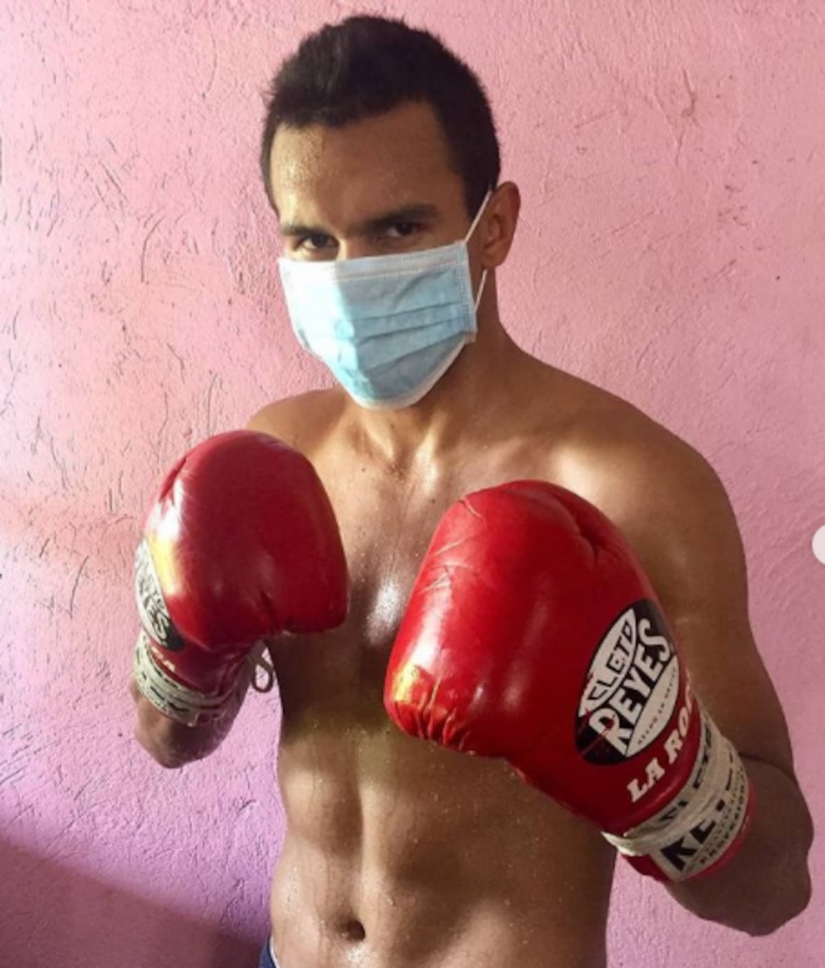 ‘La Roca’ cree que su pegada hará estragos en las 122 libras