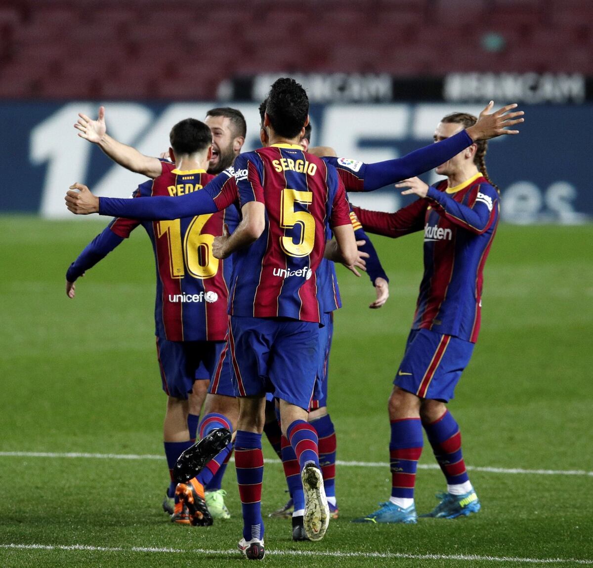 El Barcelona sufre pero vence a la Real Sociedad