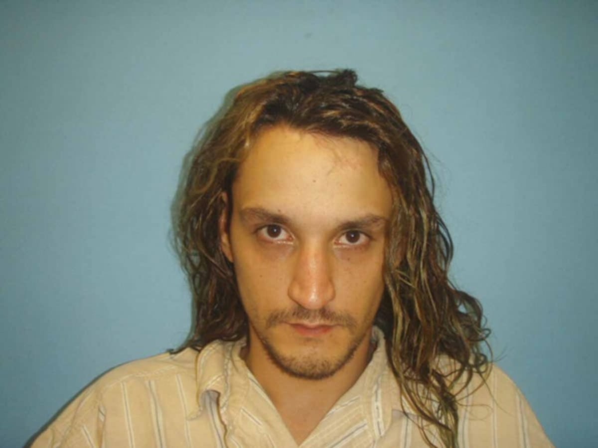 Hombre mata a su hija con un martillo