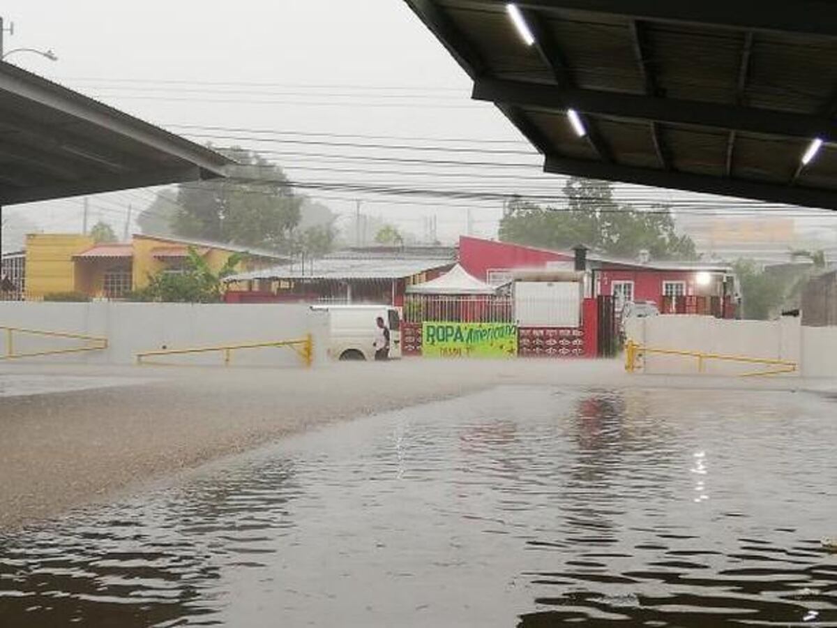 La tormenta de la tarde de este jueves hace sus estragos en Panamá. Fotos y videos