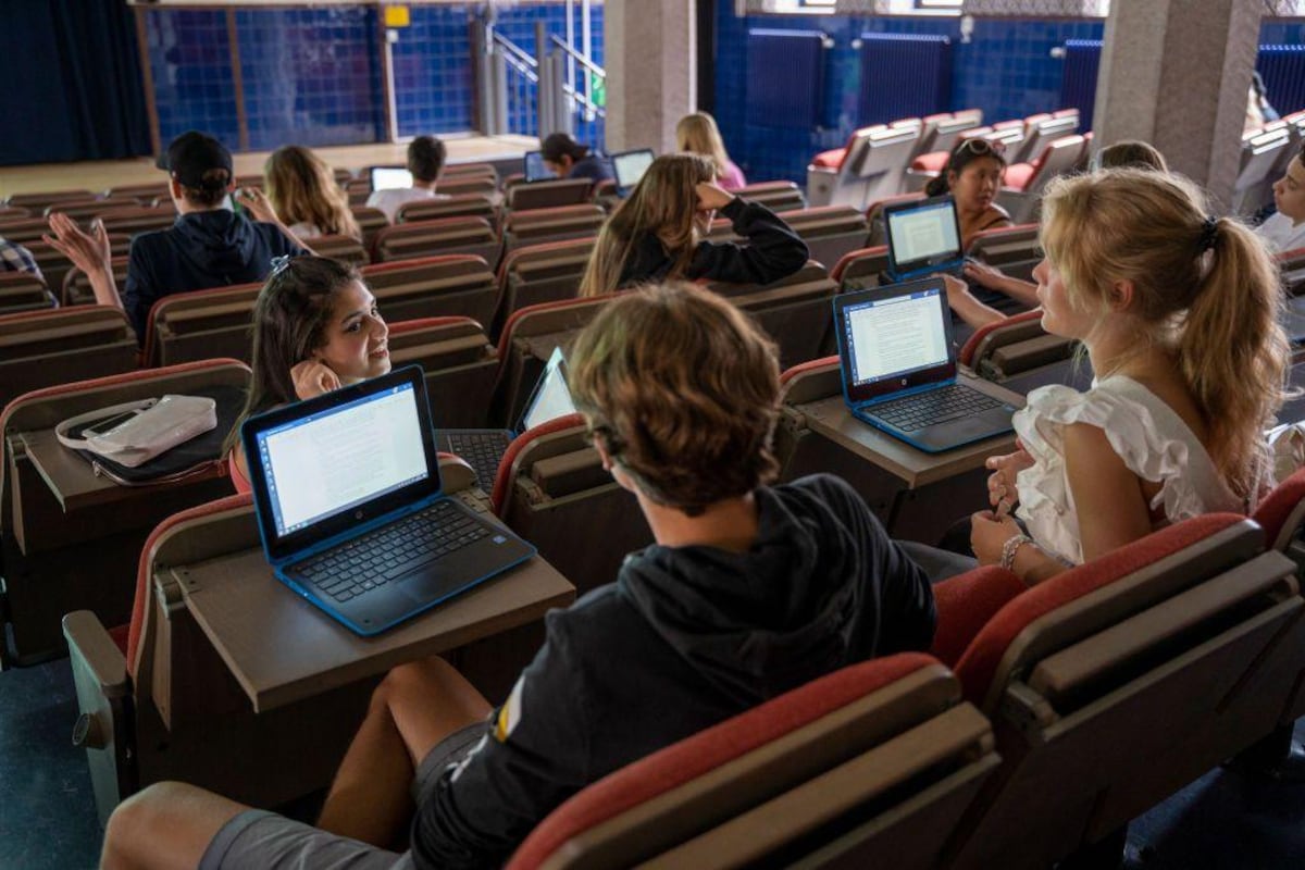 Suecia vuelve al lápiz y papel