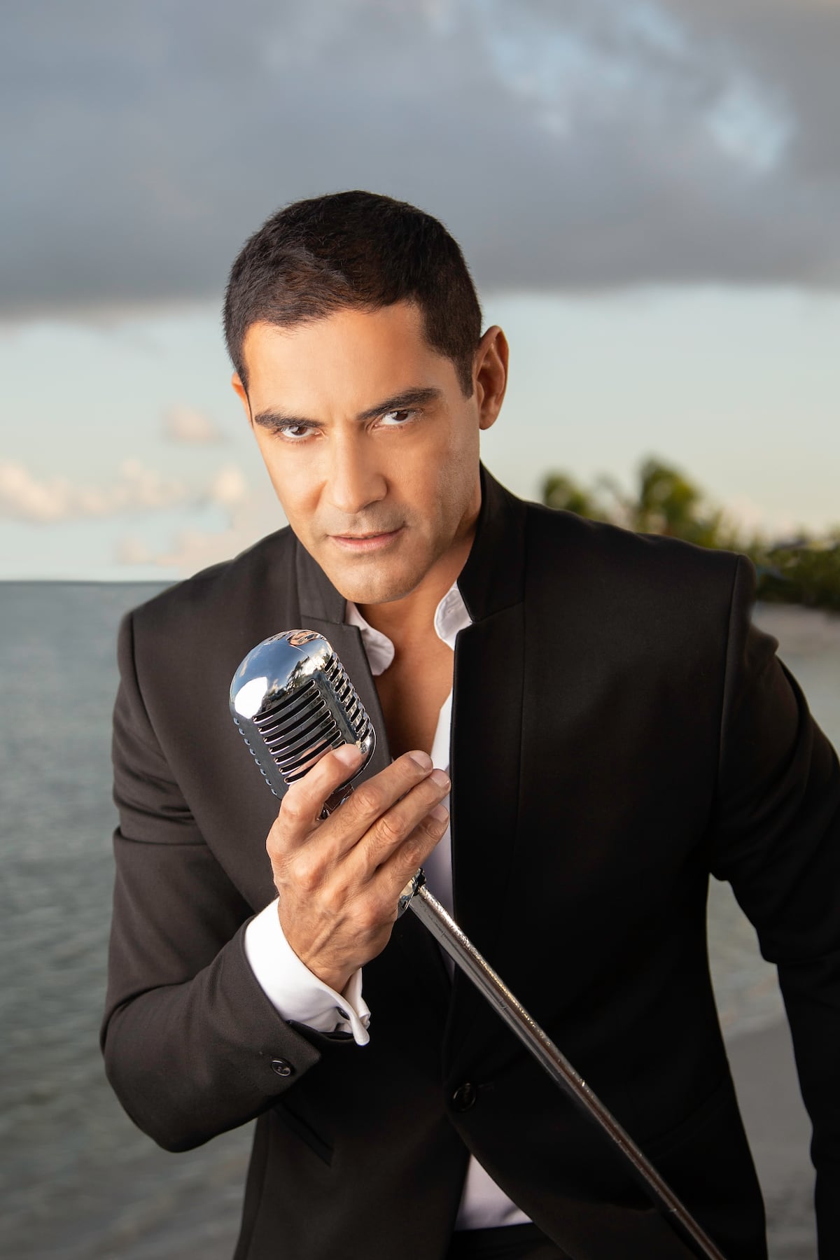 Con nuevo disco y colaboraciones. Ex Menudo Charlie Massó celebra 40 años de carrera artística