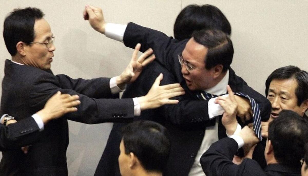 Diputado acepta que fue corrupto y se suicida 