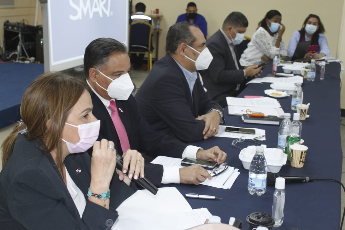 Meduca busca estrategias de recuperación para estudiantes que quedarán reprobados. En 2021 las clases serían semipresenciales y a distancia