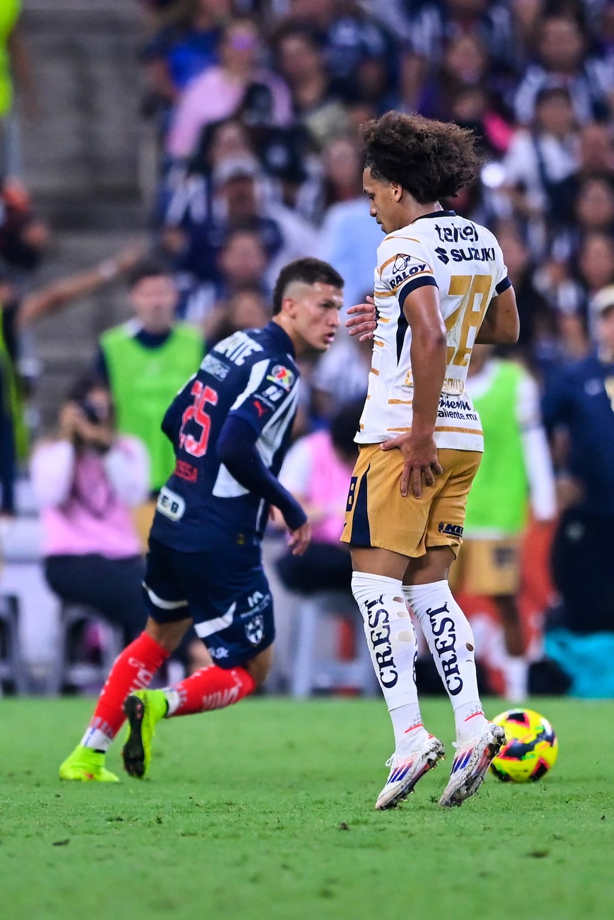 ‘Coco’ se lesiona, Rayados vence 2-0 a Pumas y avanza a cuartos de final en el Clausura 2025